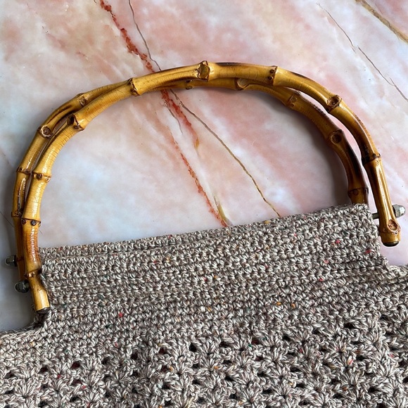 HANDCRAFTED | Knitted carry bag with bamboo handles - Picture 2 of 10